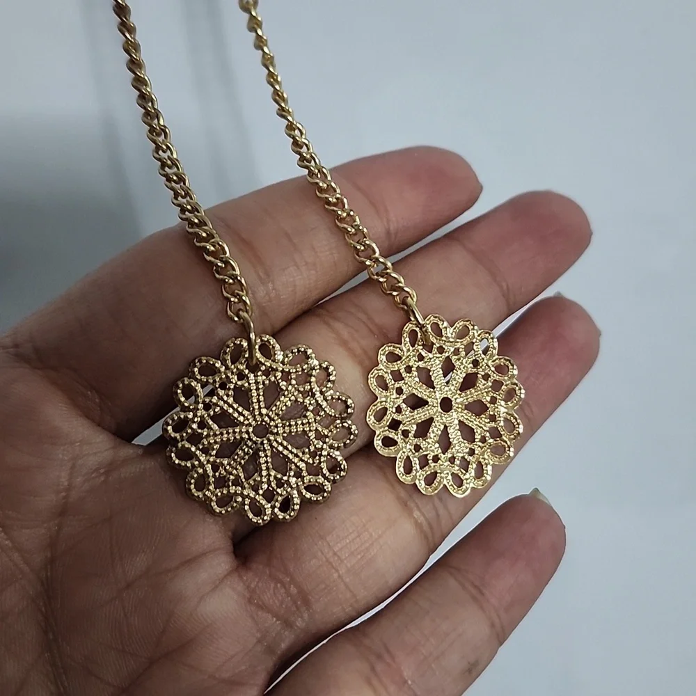 Handcrafted Golden Bloom Lace Elegant Gold Dangle Earrings - Picture 3 of 4